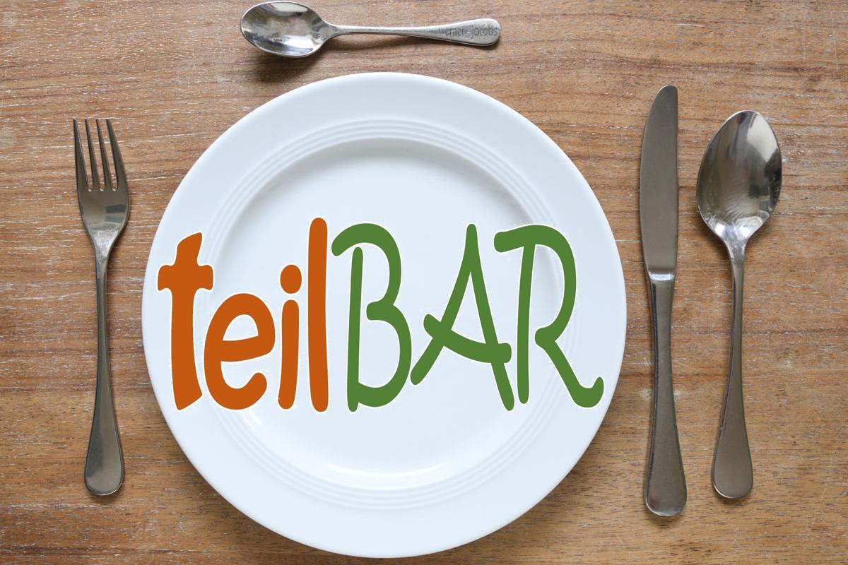 Logo von teilBAR - Teller mit Besteck auf Tisch