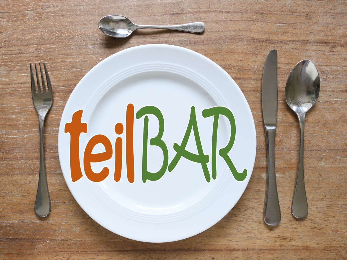 Logo von teilBAR - Teller mit Besteck auf Tisch